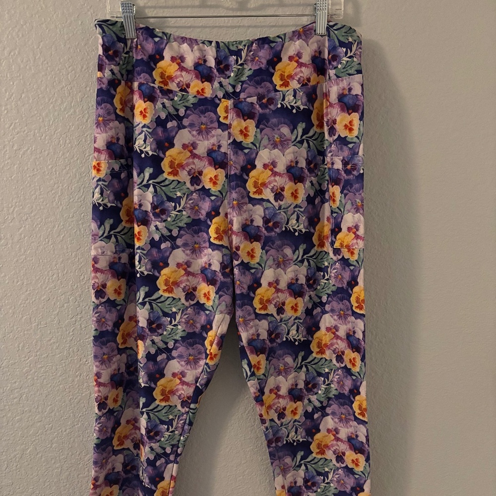 2 Pair athletic capri pants - sz TC2, 22W Pansy Print, Butterfly Print. POCKETS!
